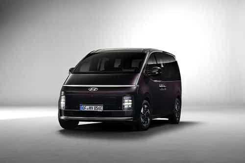 Einen Großraum-Van stellt Hyundai mit dem Staria vor.
