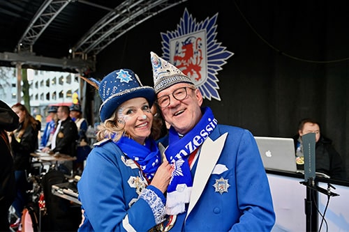 Lothar Hörning freut sich, dass seine ehemalige Venetia und gute Freundin Ute Heierz-Krings die Präsidentschaft von Blau-Weiss übernommen hat.